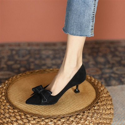 Elegantne ženske cipele s trakom