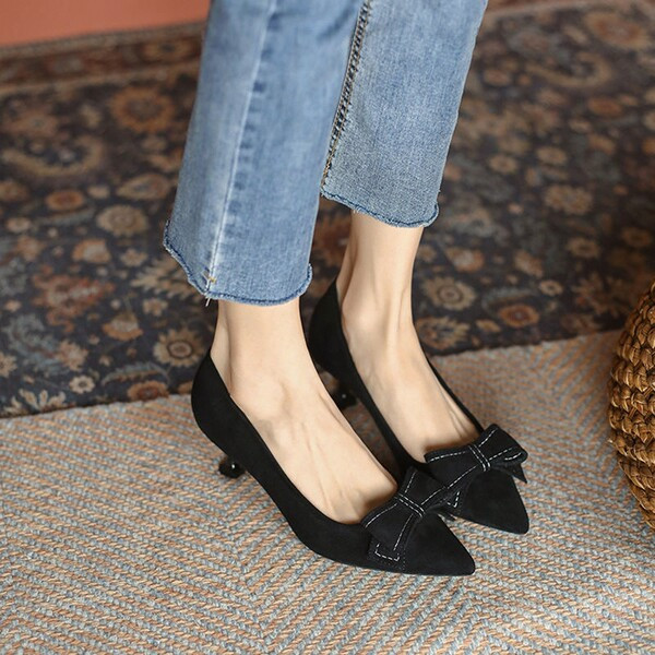 Elegantne ženske cipele s trakom