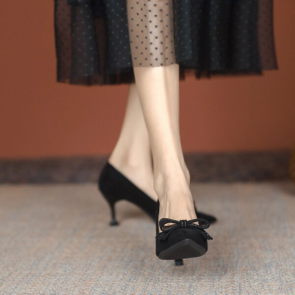 Elegantne ženske cipele s trakom