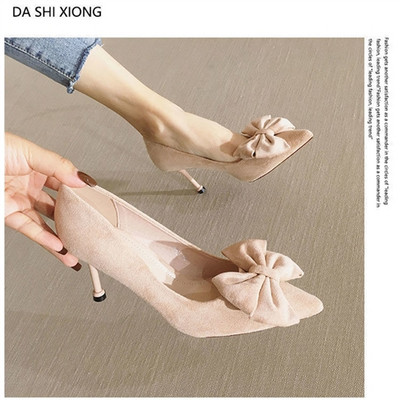 Γυναικεία μυτερά παπούτσια δύο μοντέλων με ψηλό λεπτό τακούνι 8εκ