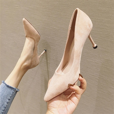 Γυναικεία μυτερά παπούτσια δύο μοντέλων με ψηλό λεπτό τακούνι 8εκ