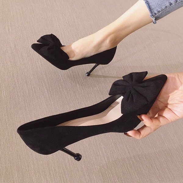 Γυναικεία μυτερά παπούτσια δύο μοντέλων με ψηλό λεπτό τακούνι 8εκ