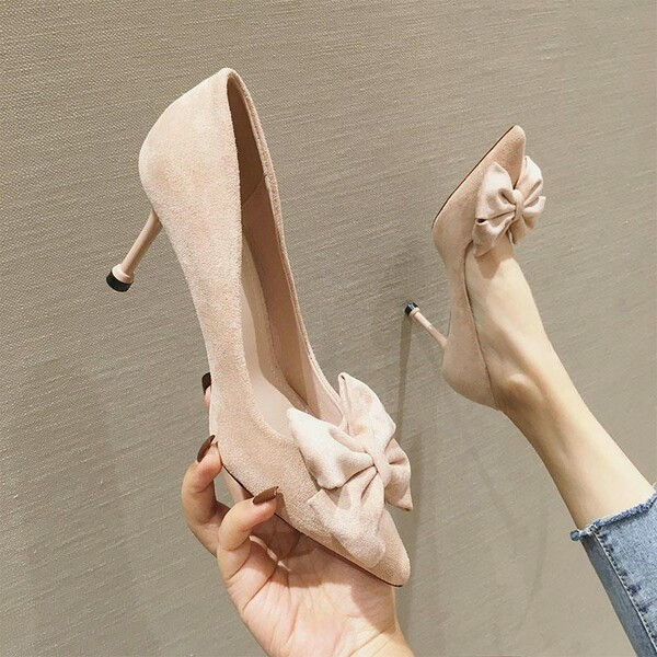 Γυναικεία μυτερά παπούτσια δύο μοντέλων με ψηλό λεπτό τακούνι 8εκ