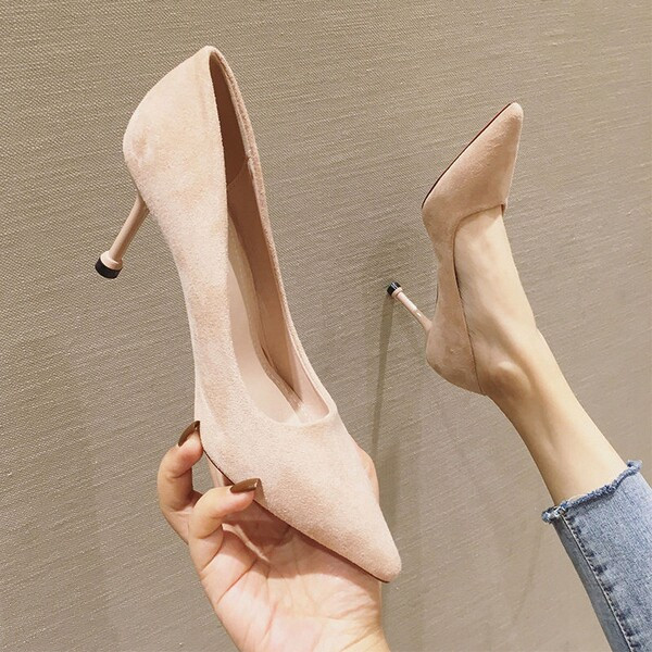 Γυναικεία μυτερά παπούτσια δύο μοντέλων με ψηλό λεπτό τακούνι 8εκ