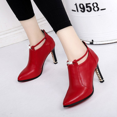 Modern női bőrcsizma fekete és piros színben