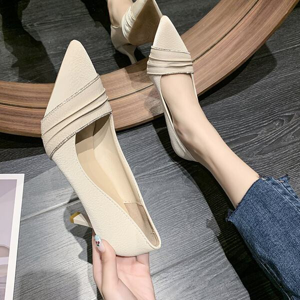 Női cipő öko bőrből, magassarkúval és kövekkel