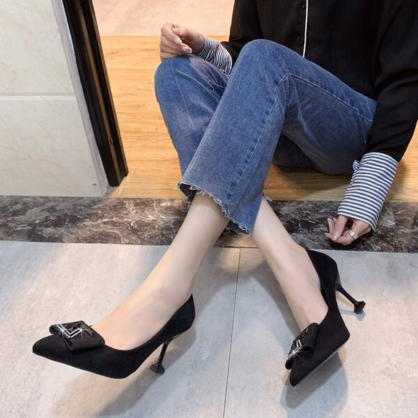 Női formális cipő csattal