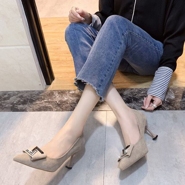 Női formális cipő csattal