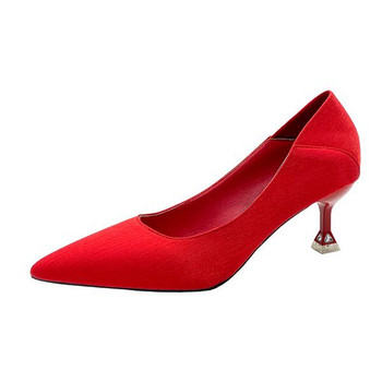 Елегантни дамски обувки с ток в три цвята 