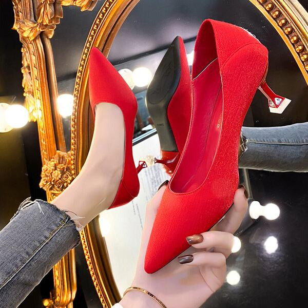 Eleganti sieviešu apavi ar papēdi trīs krāsās