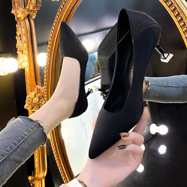 Eleganti sieviešu apavi ar papēdi trīs krāsās