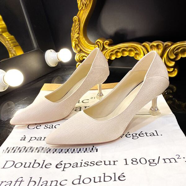 Eleganti sieviešu apavi ar papēdi trīs krāsās