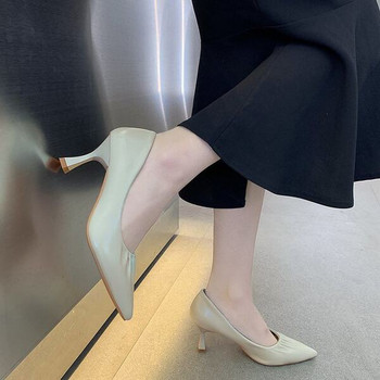Модерни дамски заострени обувки от еко кожа