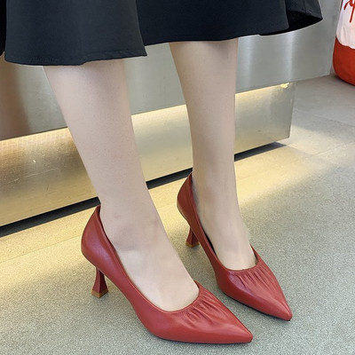 Modes sieviešu smailas kurpes no eko ādas