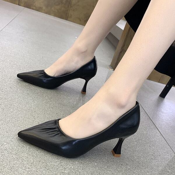 Modes sieviešu smailas kurpes no eko ādas