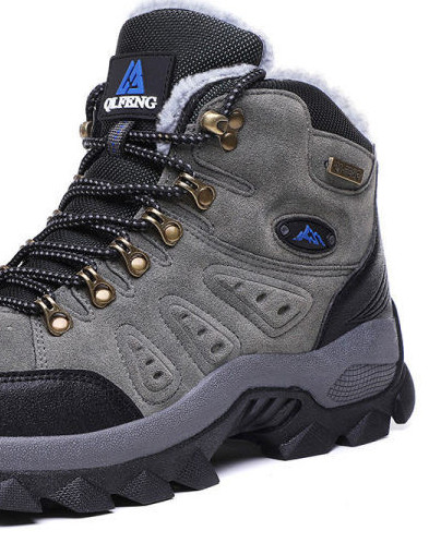 Férfi túrabakancs béléssel és fűzővel