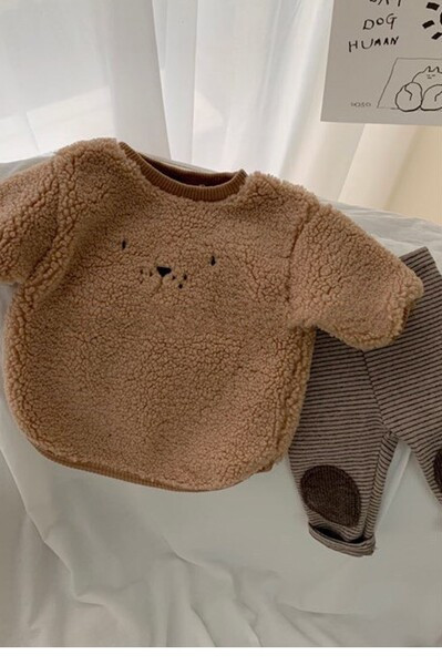 Mazuļu komplekts no divdaļīgām biksēm un blūzes ar lāča izšuvumu