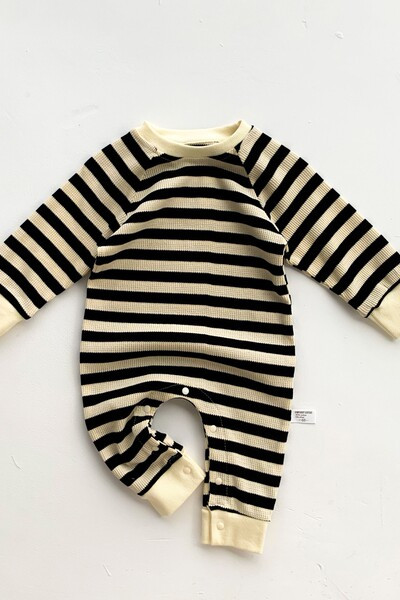 Βρεφική φόρμα για αγοράκια και κοριτσάκια με κουμπιά με κουμπιά