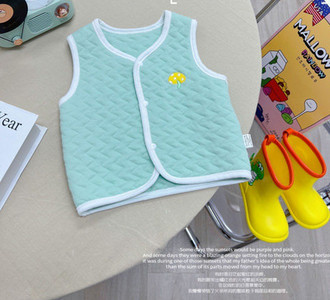 Mazuļa veste ar pogām