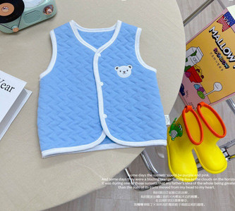 Mazuļa veste ar pogām