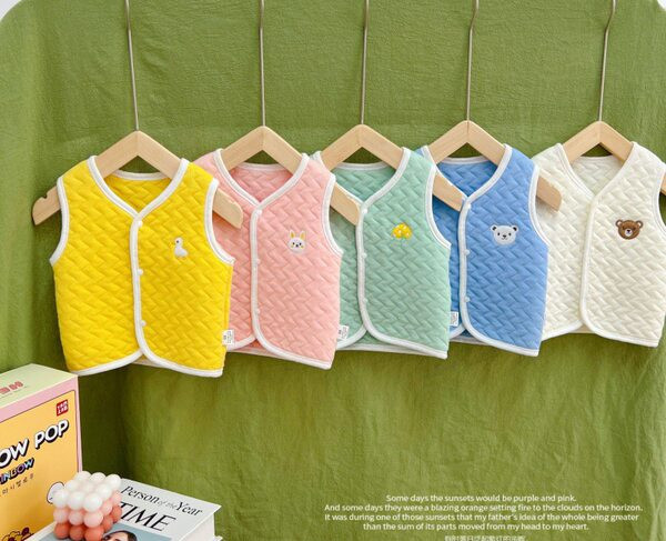 Mazuļa veste ar pogām