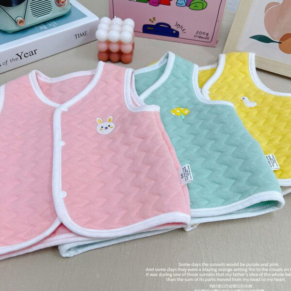 Mazuļa veste ar pogām