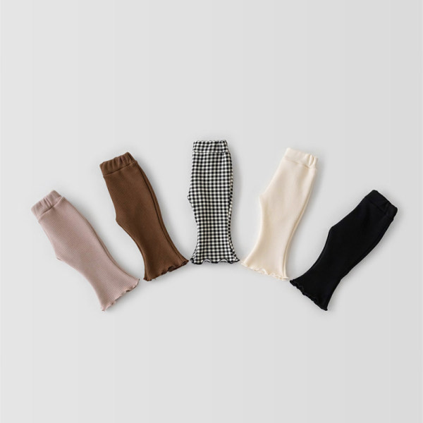 Zīdaiņu piegriezuma bikšu modelis