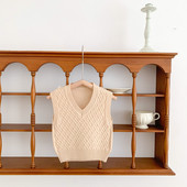 Bērnu ziemas veste ar smailu kakla izgriezumu