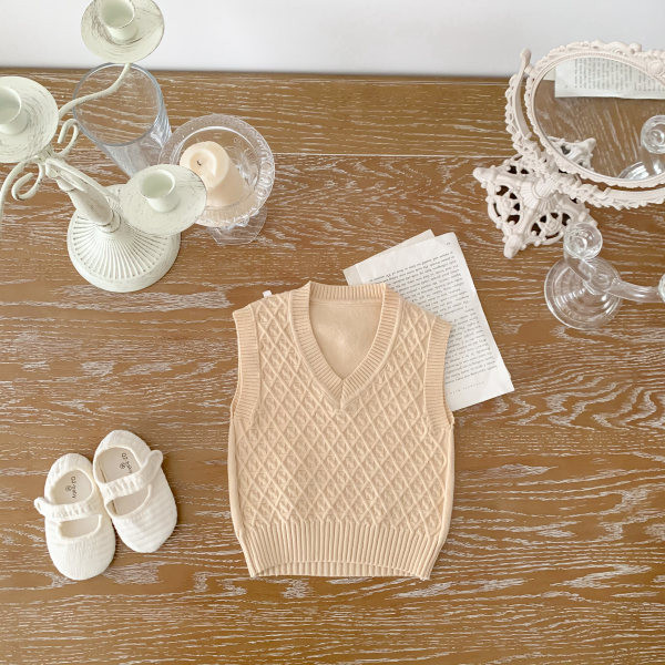 Bērnu ziemas veste ar smailu kakla izgriezumu