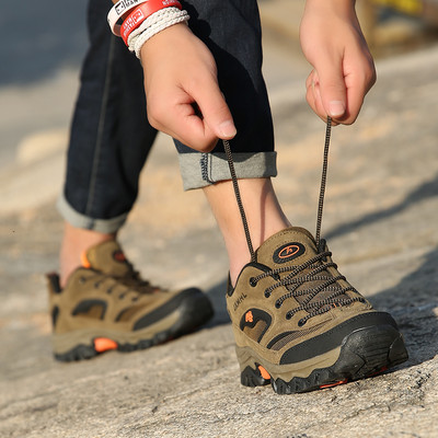 Vīriešu pārgājienu zābaki ar raupju zoli