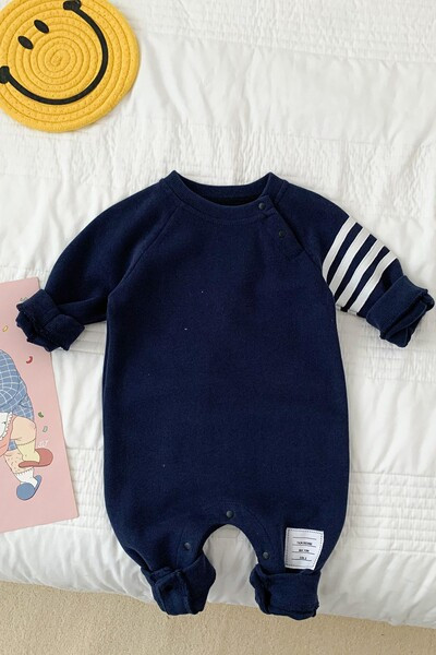 Ziemas kombinezons mazulim ar garām piedurknēm un pogām