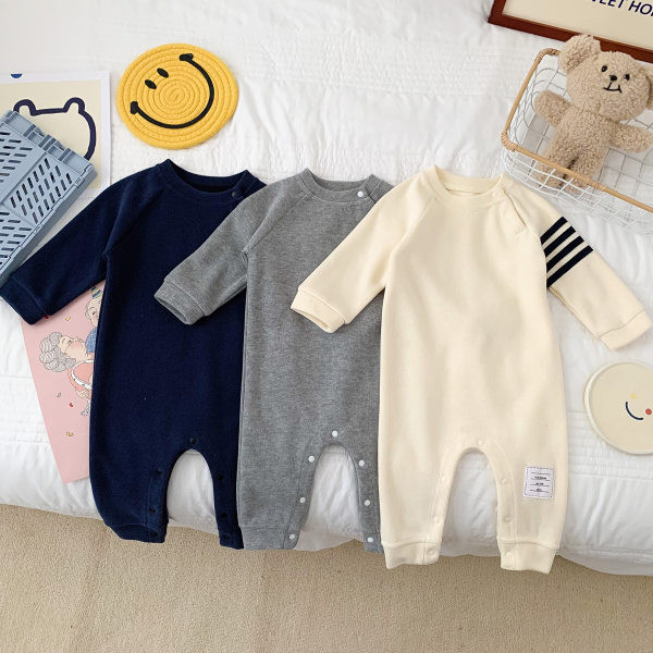 Ziemas kombinezons mazulim ar garām piedurknēm un pogām