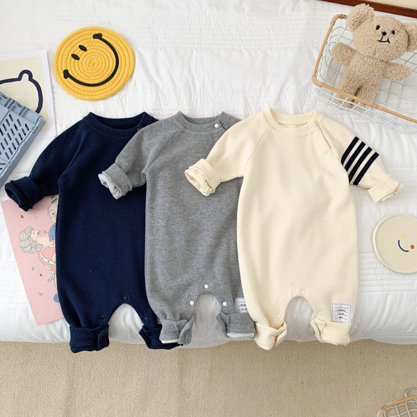 Ziemas kombinezons mazulim ar garām piedurknēm un pogām