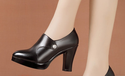 Sieviešu ādas apavi ar rāvējslēdzēju