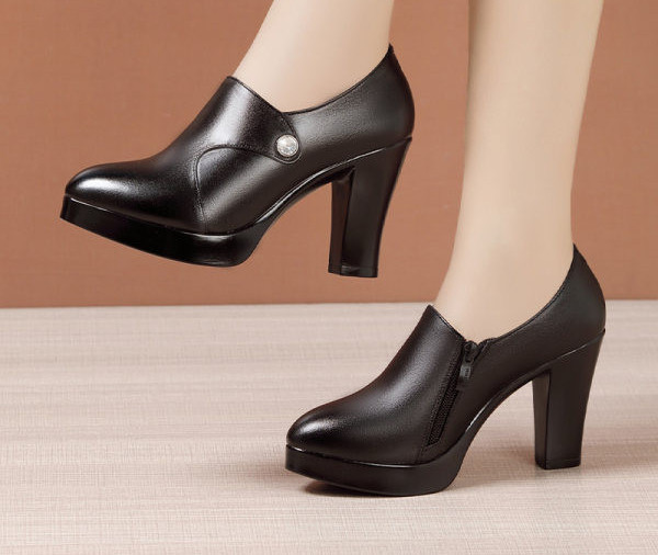 Sieviešu ādas apavi ar rāvējslēdzēju