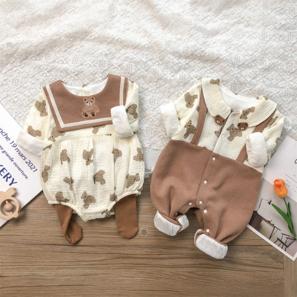 Mazuļa romāns ar lāča apdruku un pogām