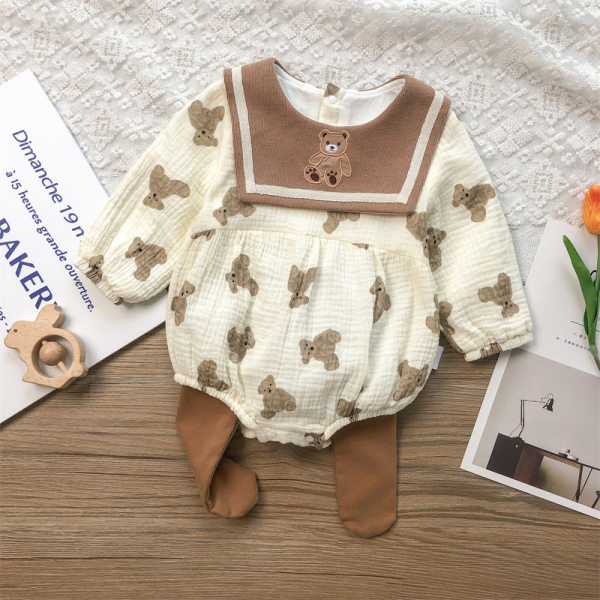 Mazuļa romāns ar lāča apdruku un pogām