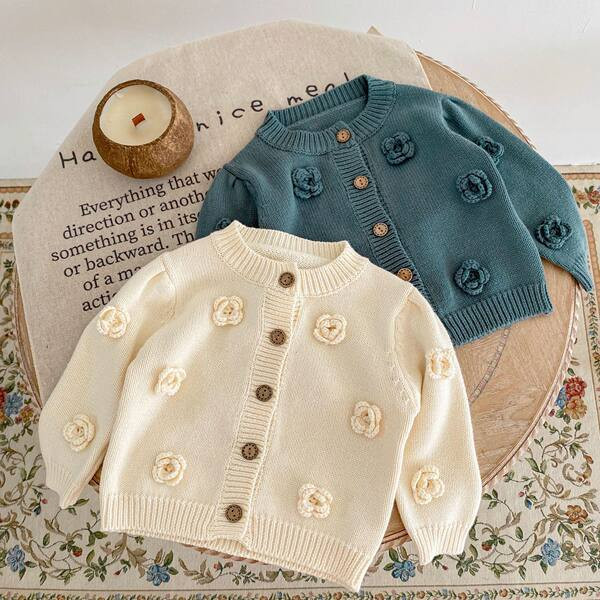 Bērnu jaka ar izšuvumiem un pogām