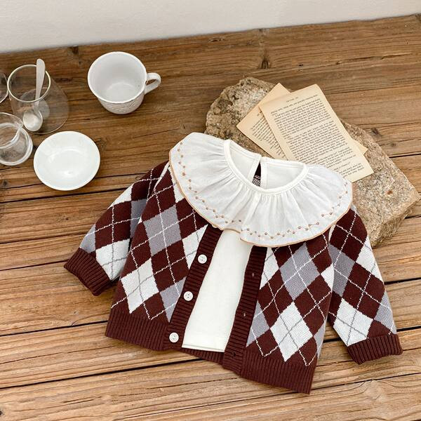 Mazuļa veste ar pogām plānā adījumā