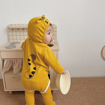 Mazuļa trīsdaļīgs komplekts ar cepuri un apdruku