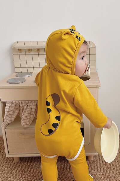 Mazuļa trīsdaļīgs komplekts ar cepuri un apdruku