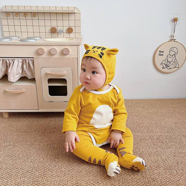 Mazuļa trīsdaļīgs komplekts ar cepuri un apdruku