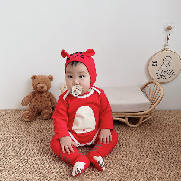 Mazuļa trīsdaļīgs komplekts ar cepuri un apdruku