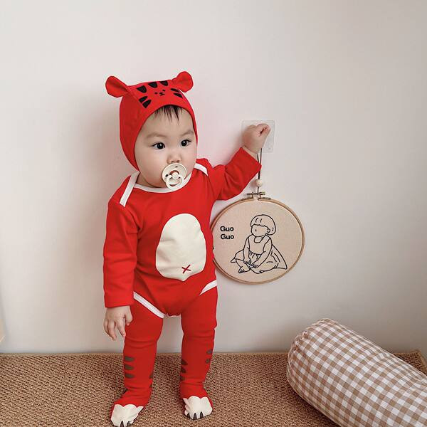 Mazuļa trīsdaļīgs komplekts ar cepuri un apdruku