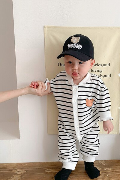 Mazuļa kombinezons ar apdruku un pogām