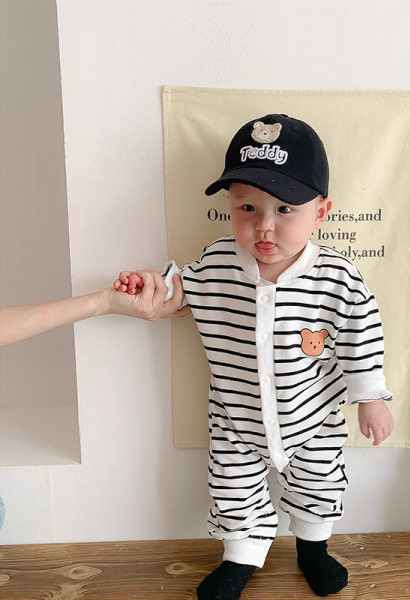 Mazuļa kombinezons ar apdruku un pogām