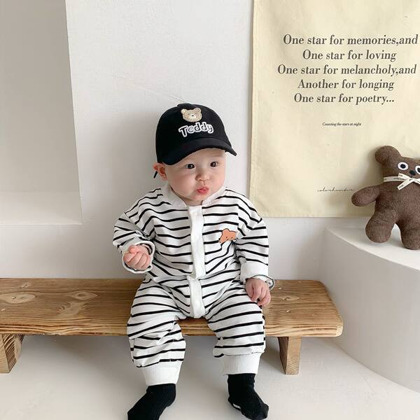 Mazuļa kombinezons ar apdruku un pogām