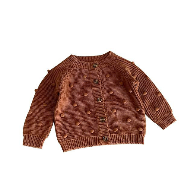 Modes bērnu jaka smalkā adījumā ar pogām