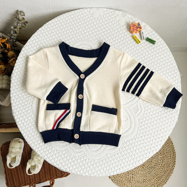 Mazuļa veste ar pogām un kabatu