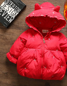 Jauna modeļa bērnu jaka meitenēm ar kapuci un izšuvumu